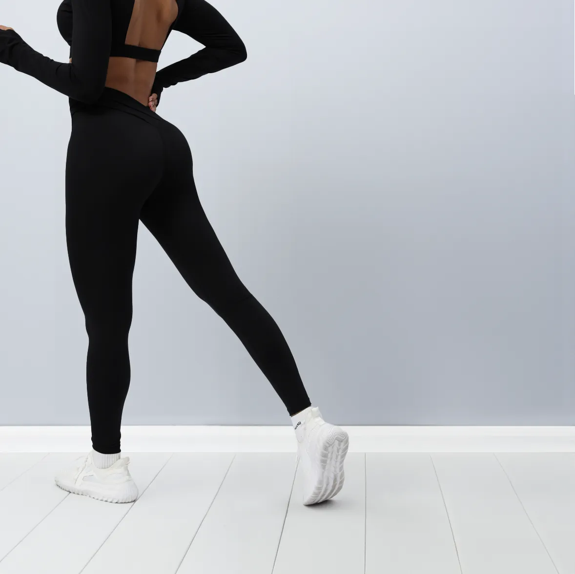 Crescent V-Cross Legging