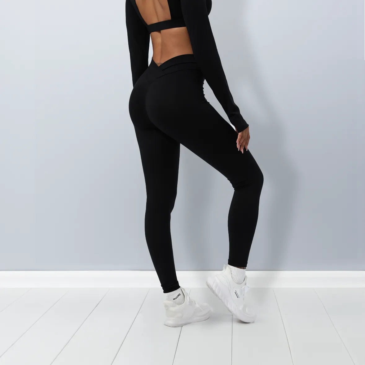 Crescent V-Cross Legging