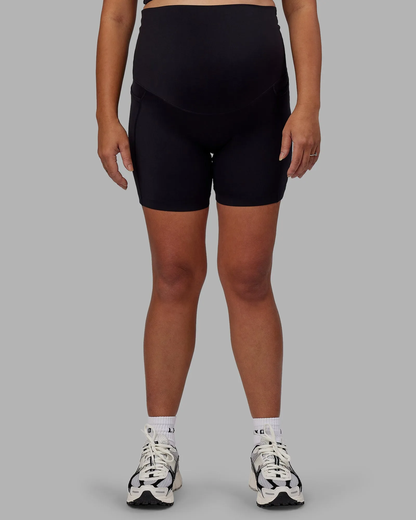 Elixir Maternity Mid Short Tights With Pockets - Black