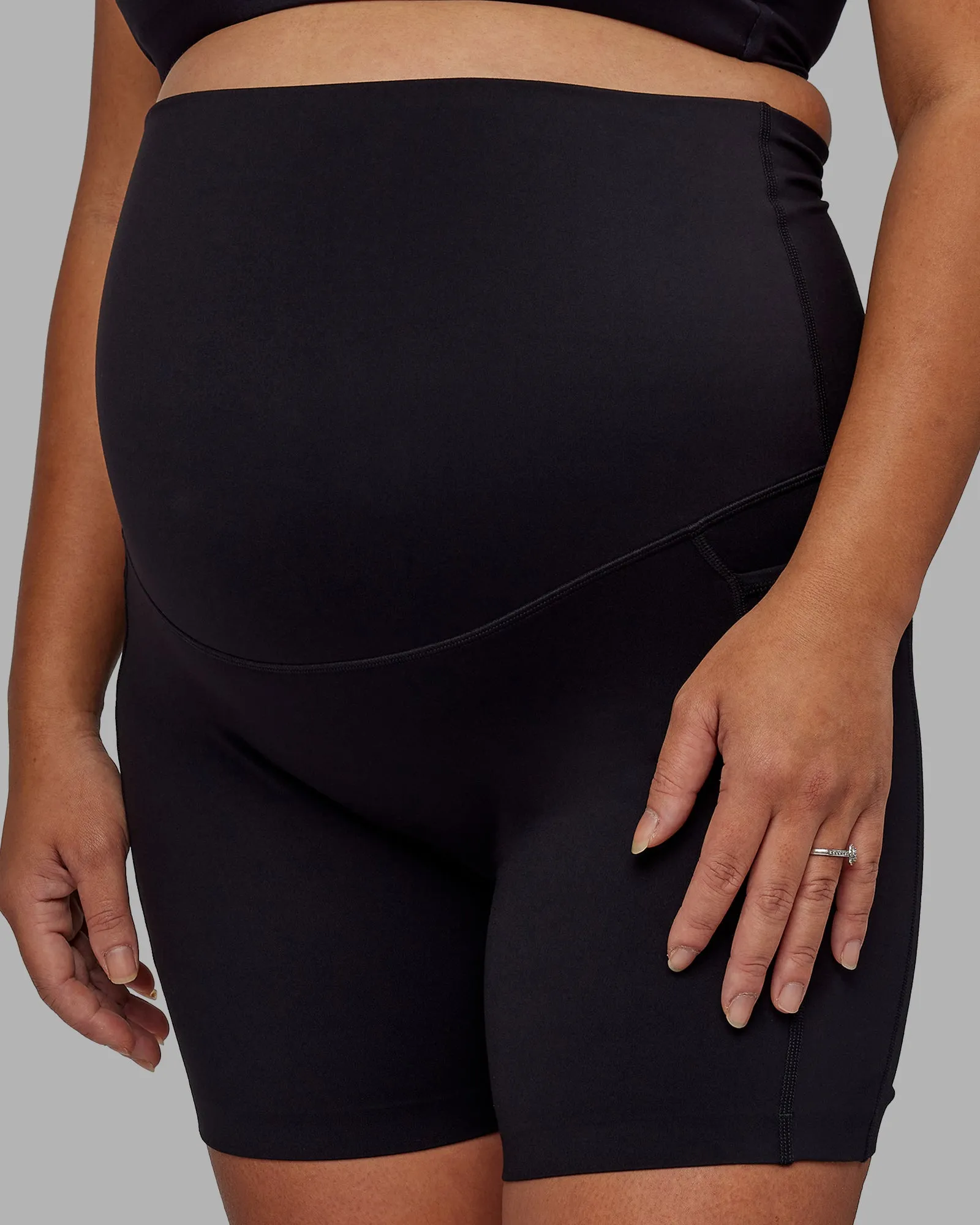 Elixir Maternity Mid Short Tights With Pockets - Black