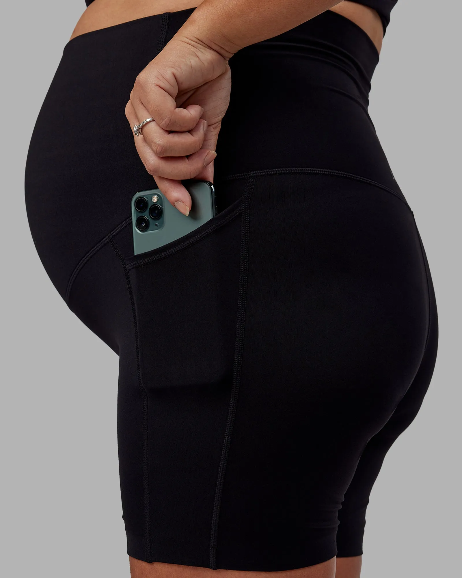 Elixir Maternity Mid Short Tights With Pockets - Black