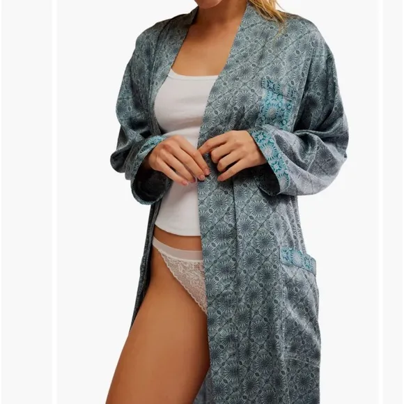 Intimately by Free People Oasis House Robe NWT Size M/L Stone Combo