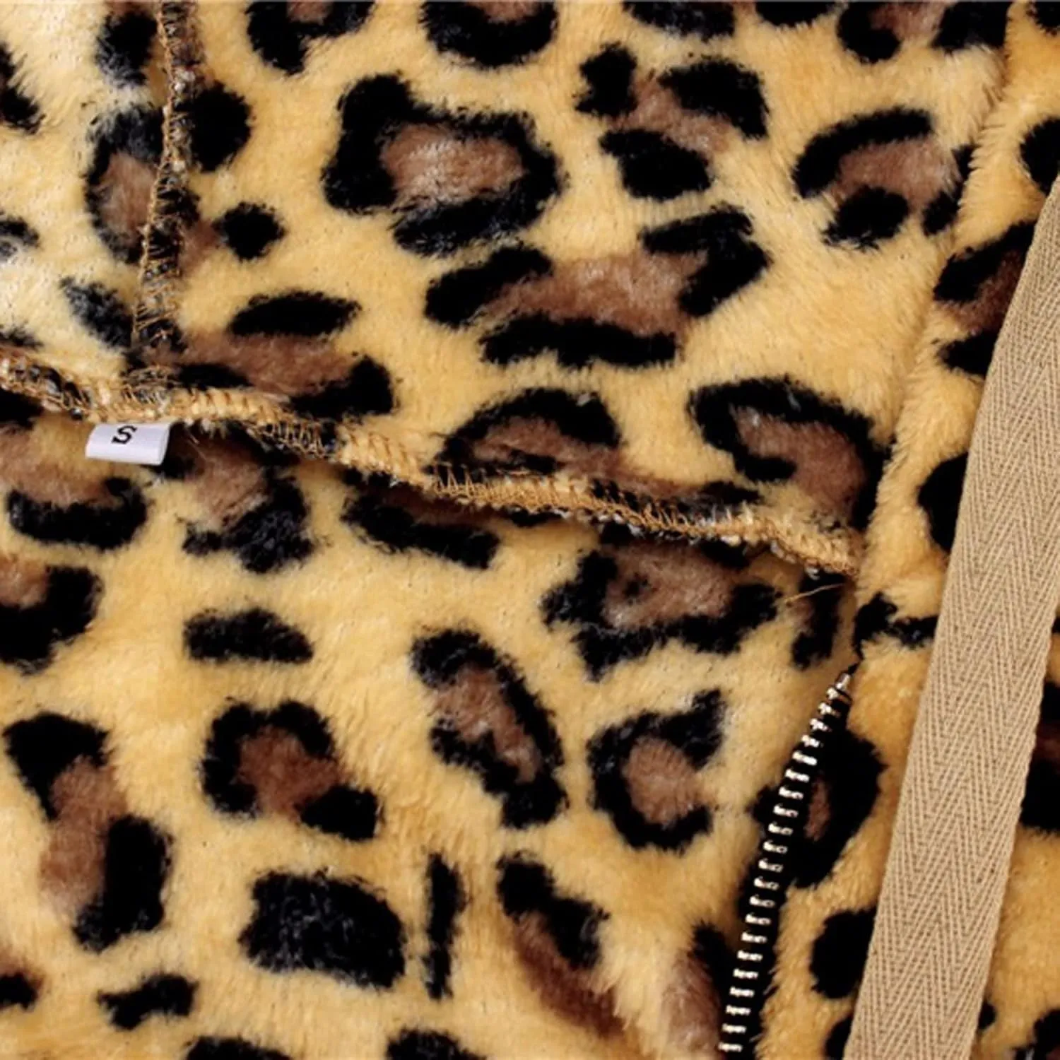 Isabella – Oversized Women’s Faux Fur Leopard Hoodie