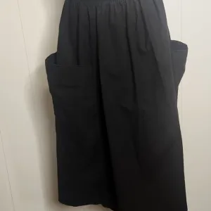 Jamie White. Vintage cotton black pull-on midi skirt size 14 pockets💗