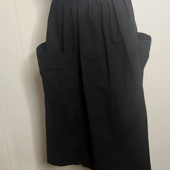 Jamie White. Vintage cotton black pull-on midi skirt size 14 pockets💗