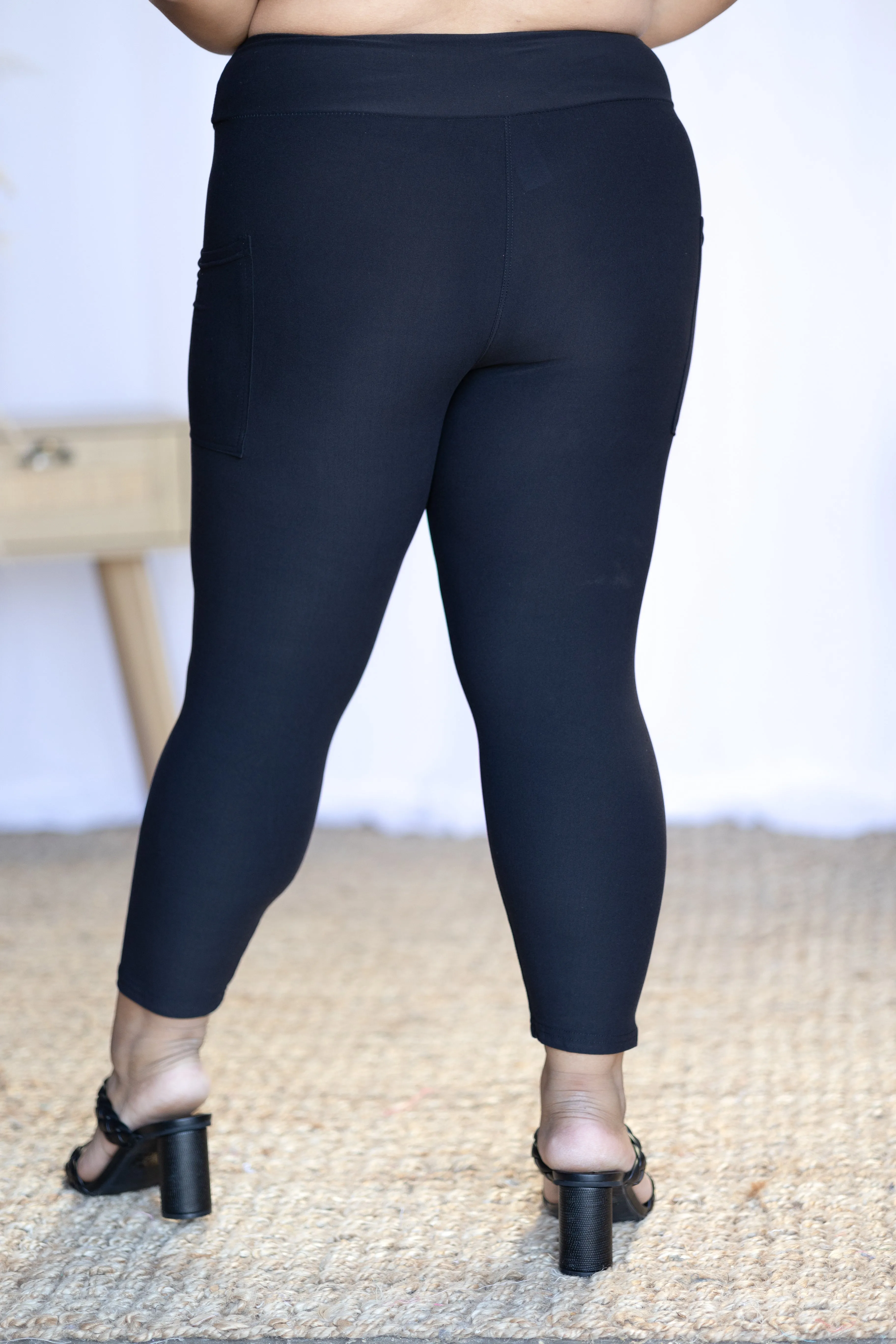 My Go To - Legging Capris WITH POCKETS