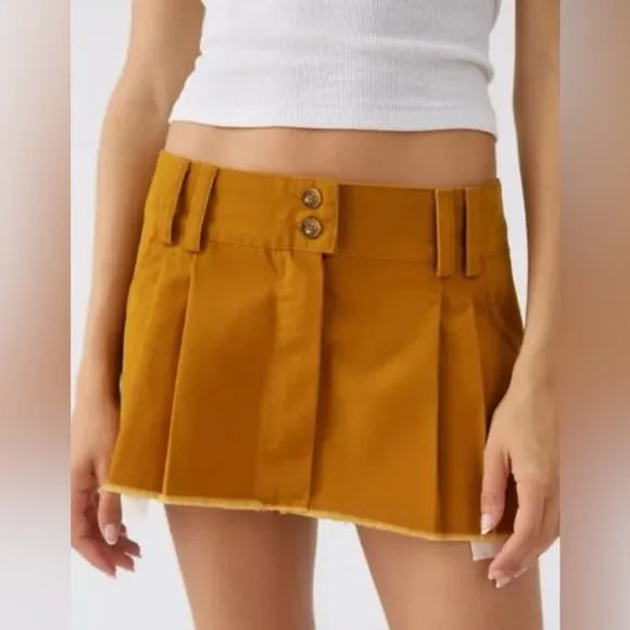 NWOT BDG Sydney Pleated Brun Mini Skirt