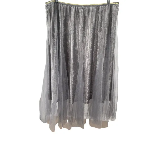 RAGA Anthropologie Skirt Velvet Tulle Overlay Pearl Detail Midi Gray Size 1X NWT