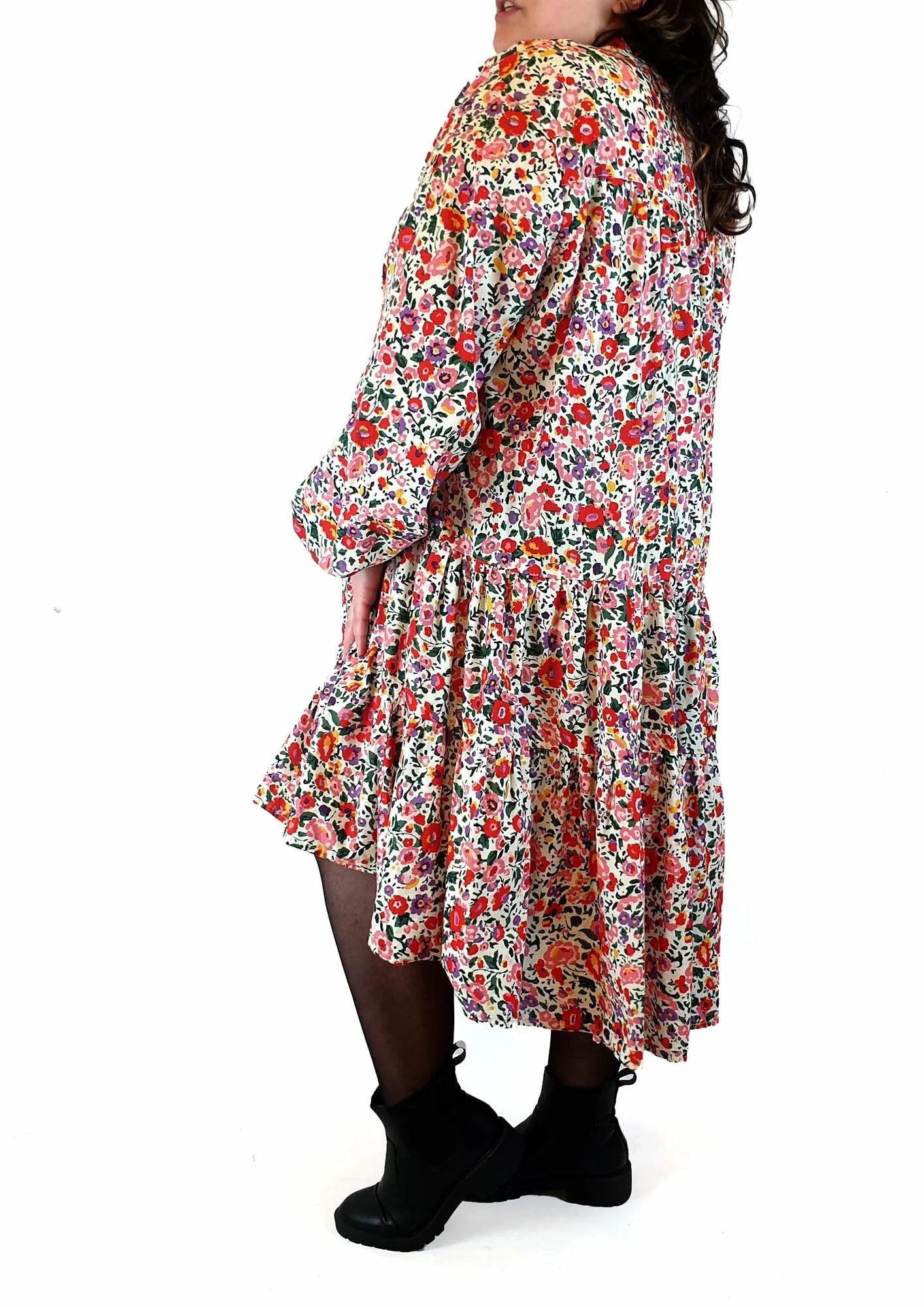 She Street floral print long sleeve dress fits size 20-22