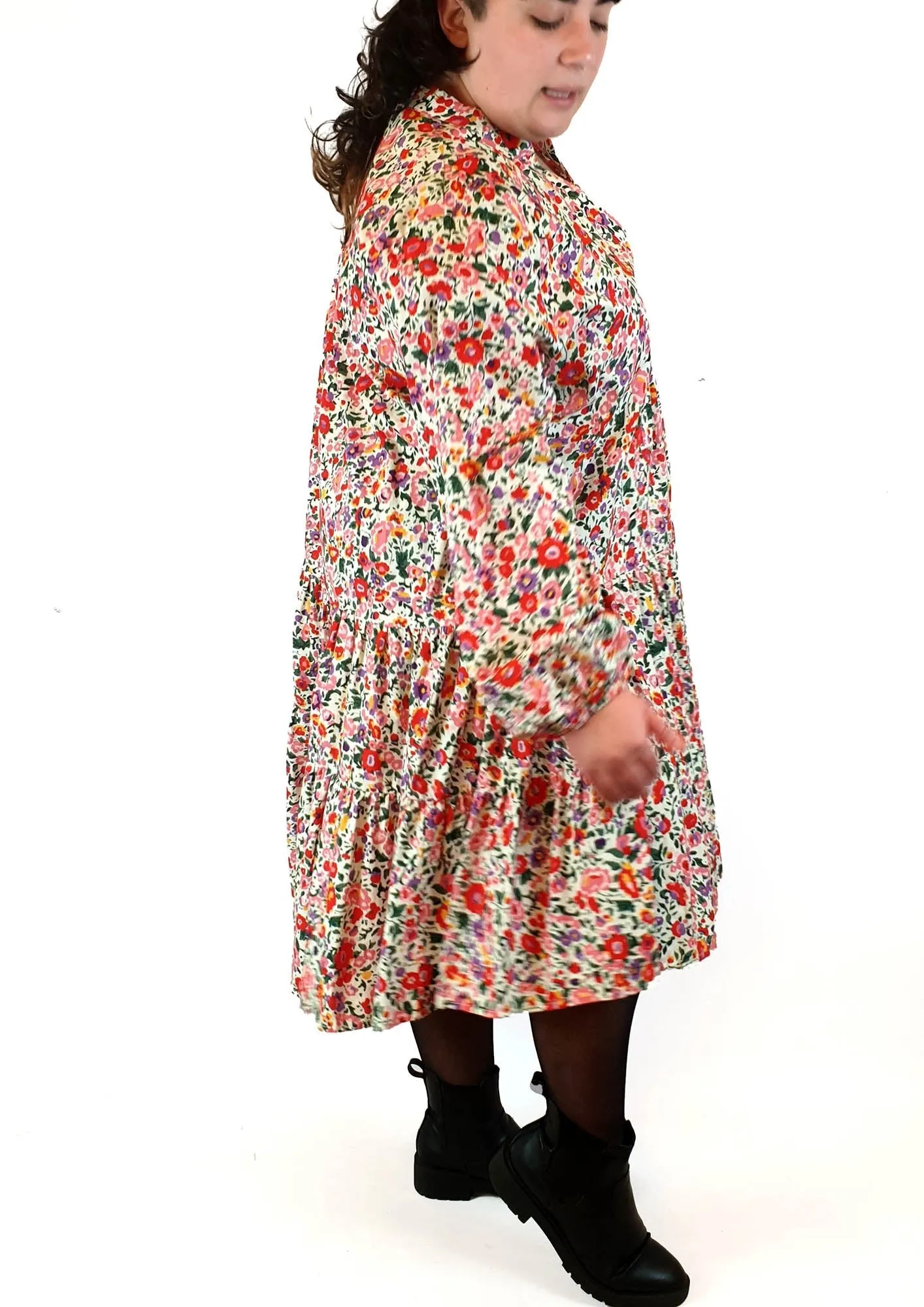 She Street floral print long sleeve dress fits size 20-22