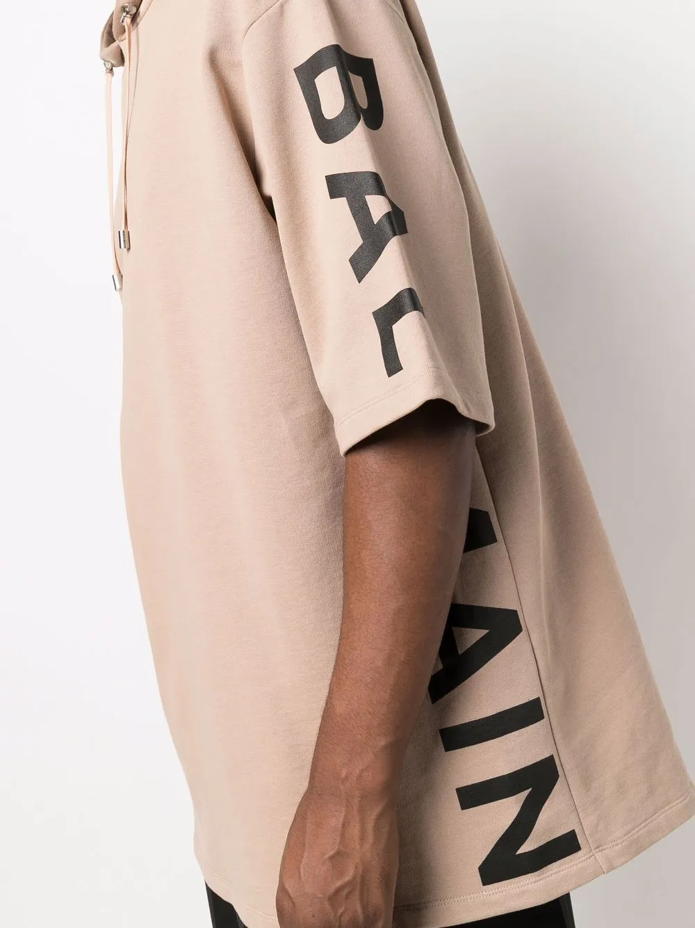 Short-sleeved sweatshirt