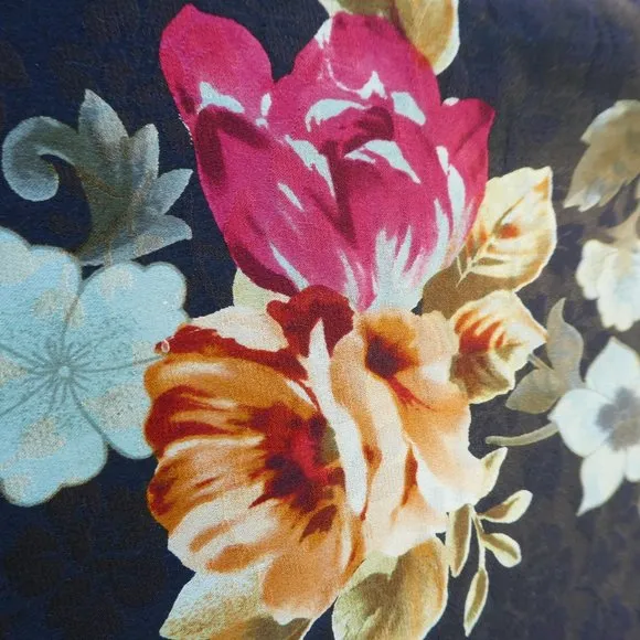 SiLK Embossed Floral Skirt Trumpet Side Zip Vintage 90s Jones New York Lined 14
