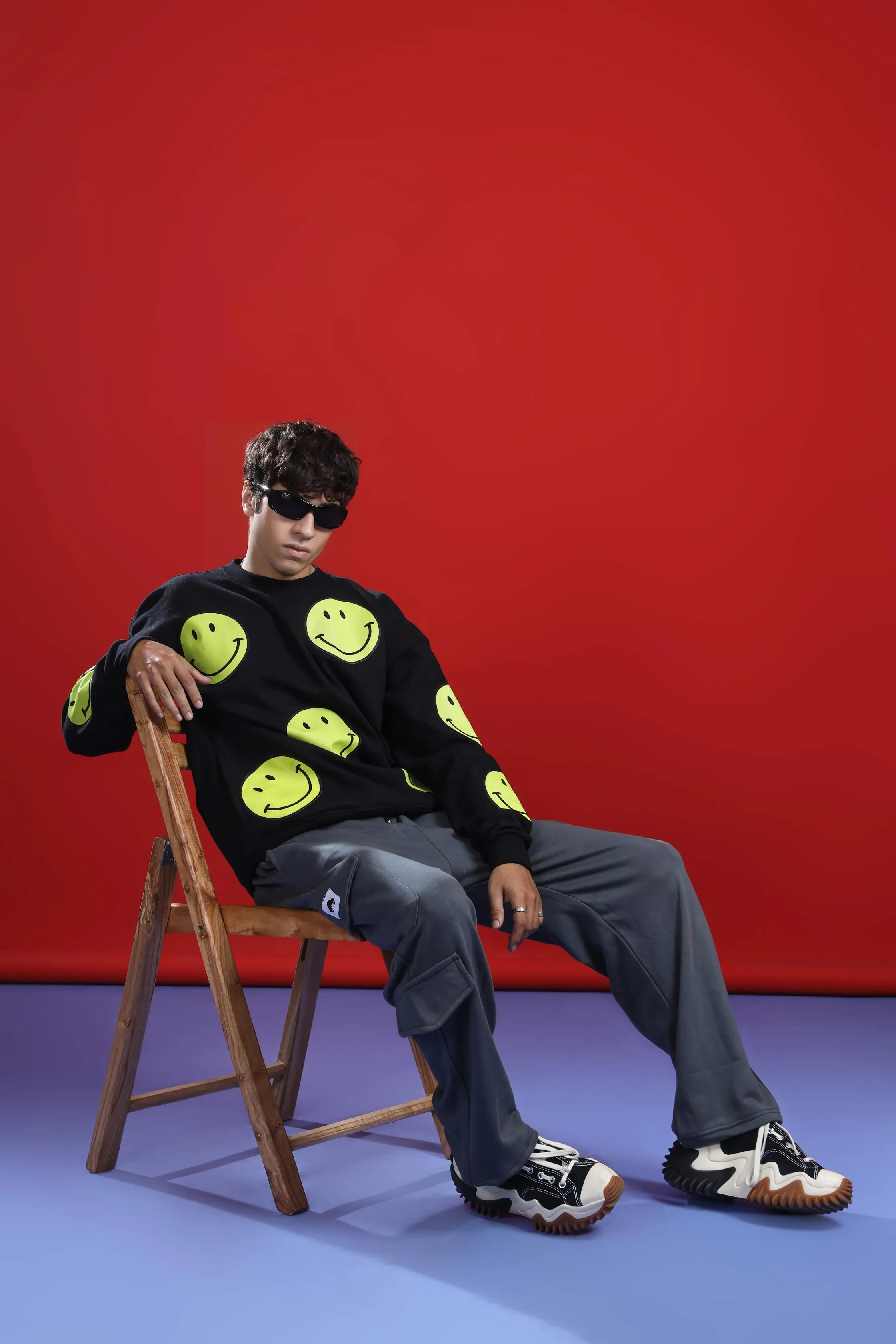 SMILEY OVERSIZED SWEATSHIRT